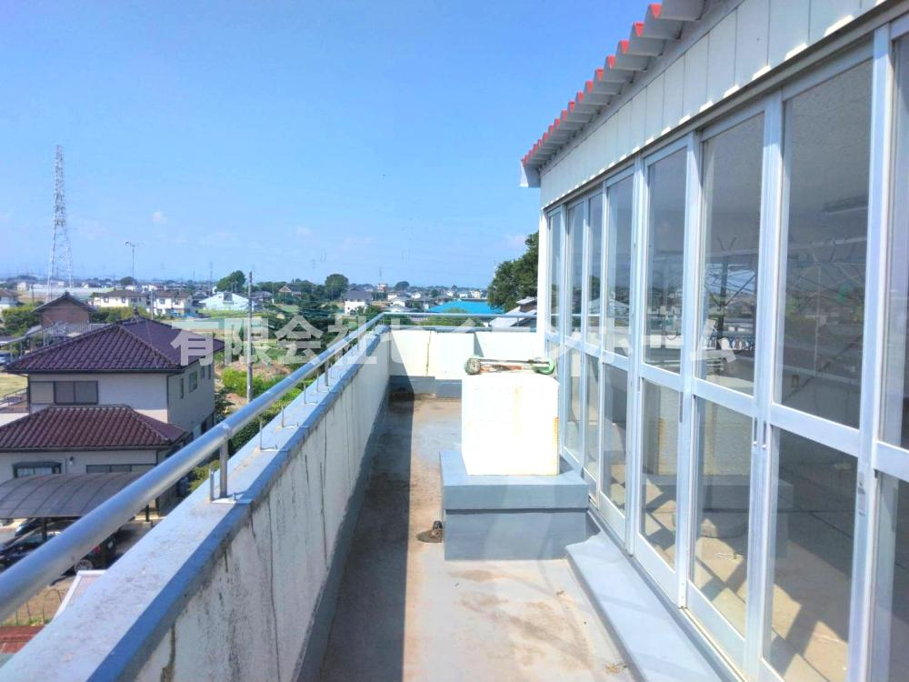 深谷市中瀬　中古店舗併用住宅のバルコニー