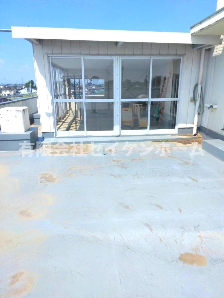 深谷市中瀬　中古店舗併用住宅のバルコニー