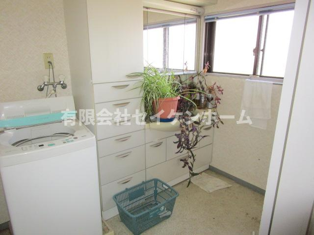 深谷市中瀬　中古店舗併用住宅の洗面所