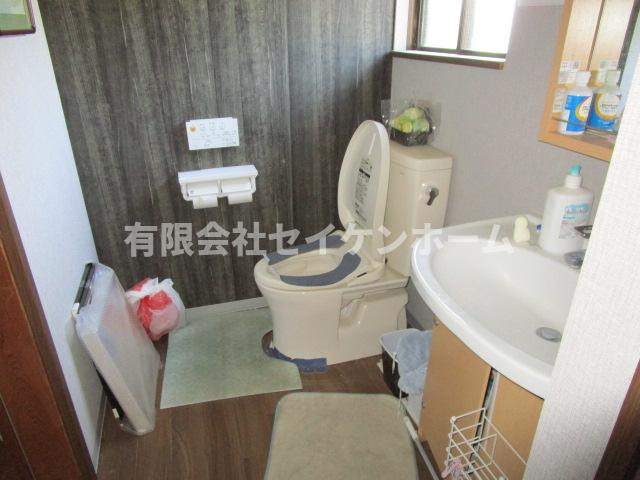 深谷市中瀬　中古店舗併用住宅のトイレ