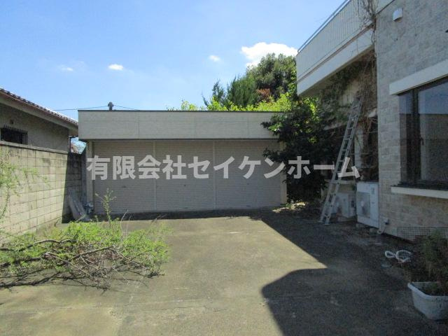 深谷市中瀬　中古店舗併用住宅の駐車場