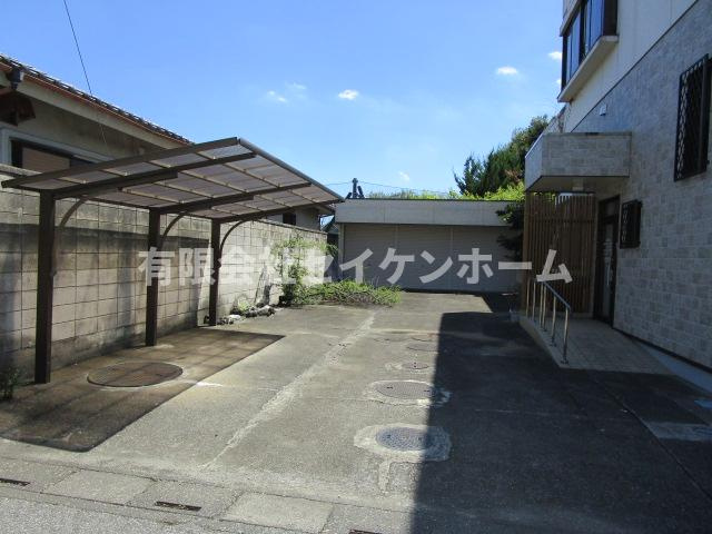 深谷市中瀬　中古店舗併用住宅の駐車場