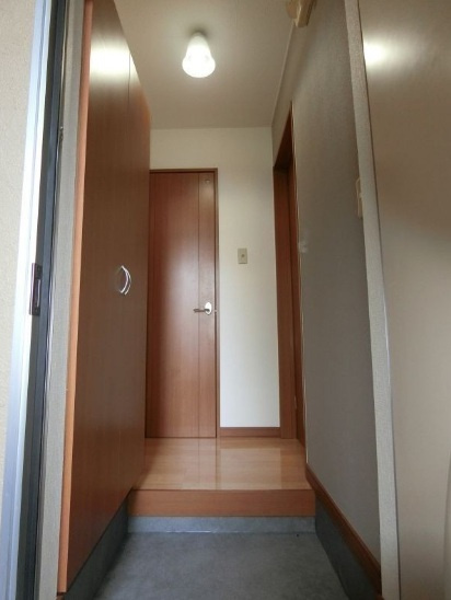 ノーシスD棟の玄関