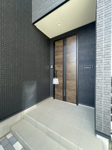 富久山町八山田字東平作　太陽光パネル＋Z空調＋オール電化住宅の玄関