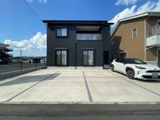 富久山町八山田字東平作　太陽光パネル＋Z空調＋オール電化住宅の駐車場