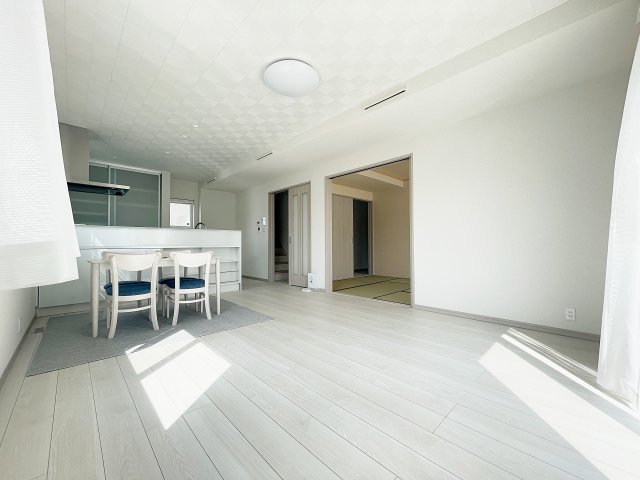 富久山町八山田字東平作　太陽光パネル＋Z空調＋オール電化住宅の居間・リビング