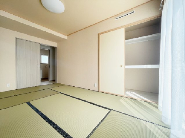 富久山町八山田字東平作　太陽光パネル＋Z空調＋オール電化住宅の和室|和室は2WAYになっており、リビングを通さずにお客様を案内できます。