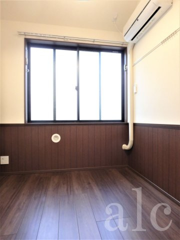 新宿区高田馬場３丁目のアパートの居間・リビング|明るいお部屋です。