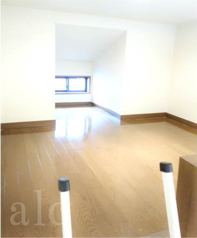 新宿区高田馬場３丁目のアパートの収納|居室や寝室としてもご利用可能　3.0帖ロフト　ベッドやテレビを置く方もいらっしゃいます。