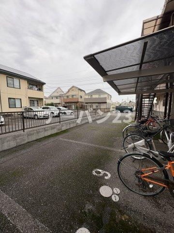 アーバンライフ市川の駐車場