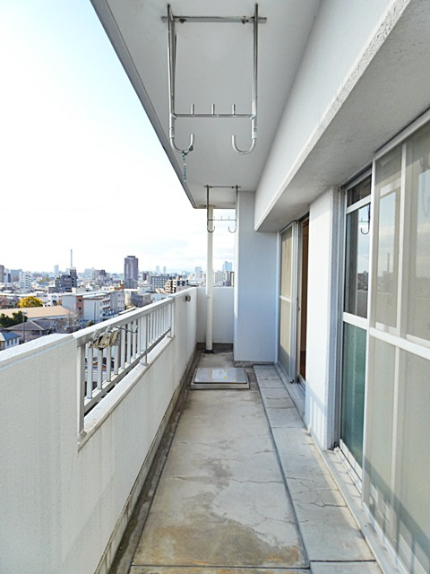 扶桑ハイツ１のバルコニー|お洗濯にも便利なバルコニー付き