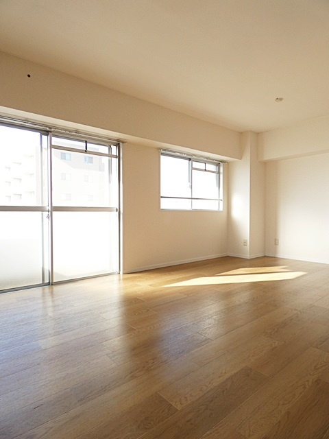 扶桑ハイツ１の居間・リビング|使いやすい居間です