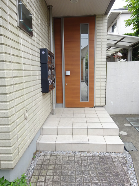 Ｒａｆｆｉｎｅ本太のエントランス|★オートロック付き★