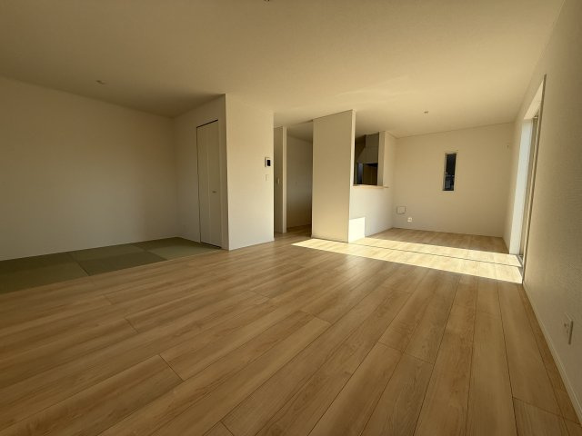 西区竜が岡5丁目①号棟　新築の居間・リビング