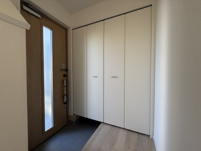 西区竜が岡5丁目①号棟　新築の玄関