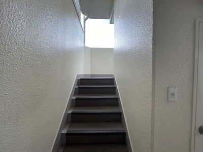 【その他共用部分】 | 豊里サンハイツ | 綺麗に掃除された階段です
