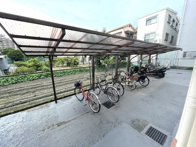 【その他共用部分】 | 豊里サンハイツ | 屋根付き駐輪場です