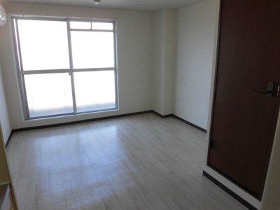 【居間・リビング】 | エクセレント上新6 | 明るい綺麗なお部屋です。