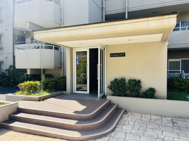 シャンボール舞子のエントランス