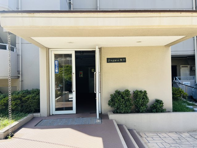 シャンボール舞子のエントランス