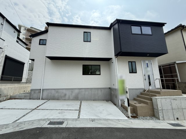 垂水区歌敷山4丁目②号棟　中古戸建の外観