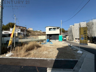 豊かな自然と生活利便性が調和する駅から徒歩圏内に有る閑静な住宅街。建築条件ございません。お好みのハウスメーカー・工務店にて建築可能です。