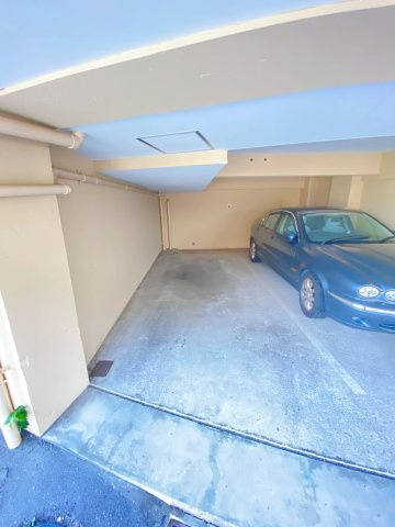 ヴィラ春日丘の駐車場