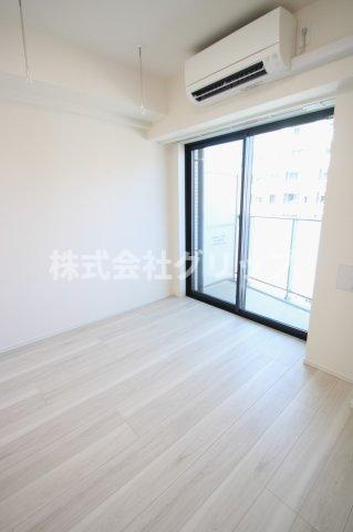 コンフォリア・リヴ横浜平沼の洋室