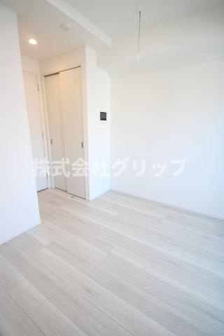 コンフォリア・リヴ横浜平沼の洋室