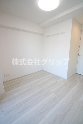 コンフォリア・リヴ横浜平沼の洋室