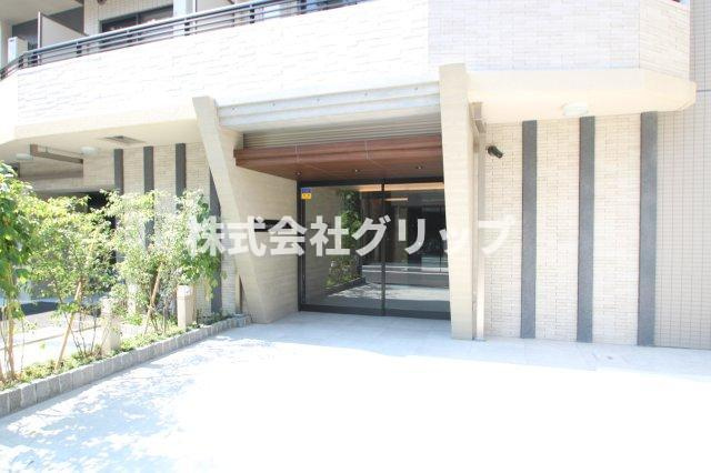 コンフォリア・リヴ横浜平沼のエントランス