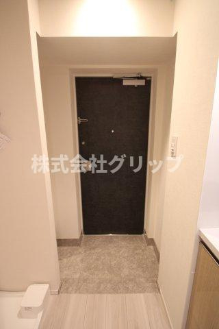 コンフォリア・リヴ横浜平沼の玄関