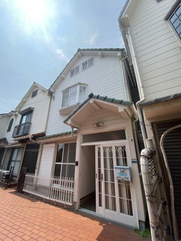 離宮前町１丁目貸家