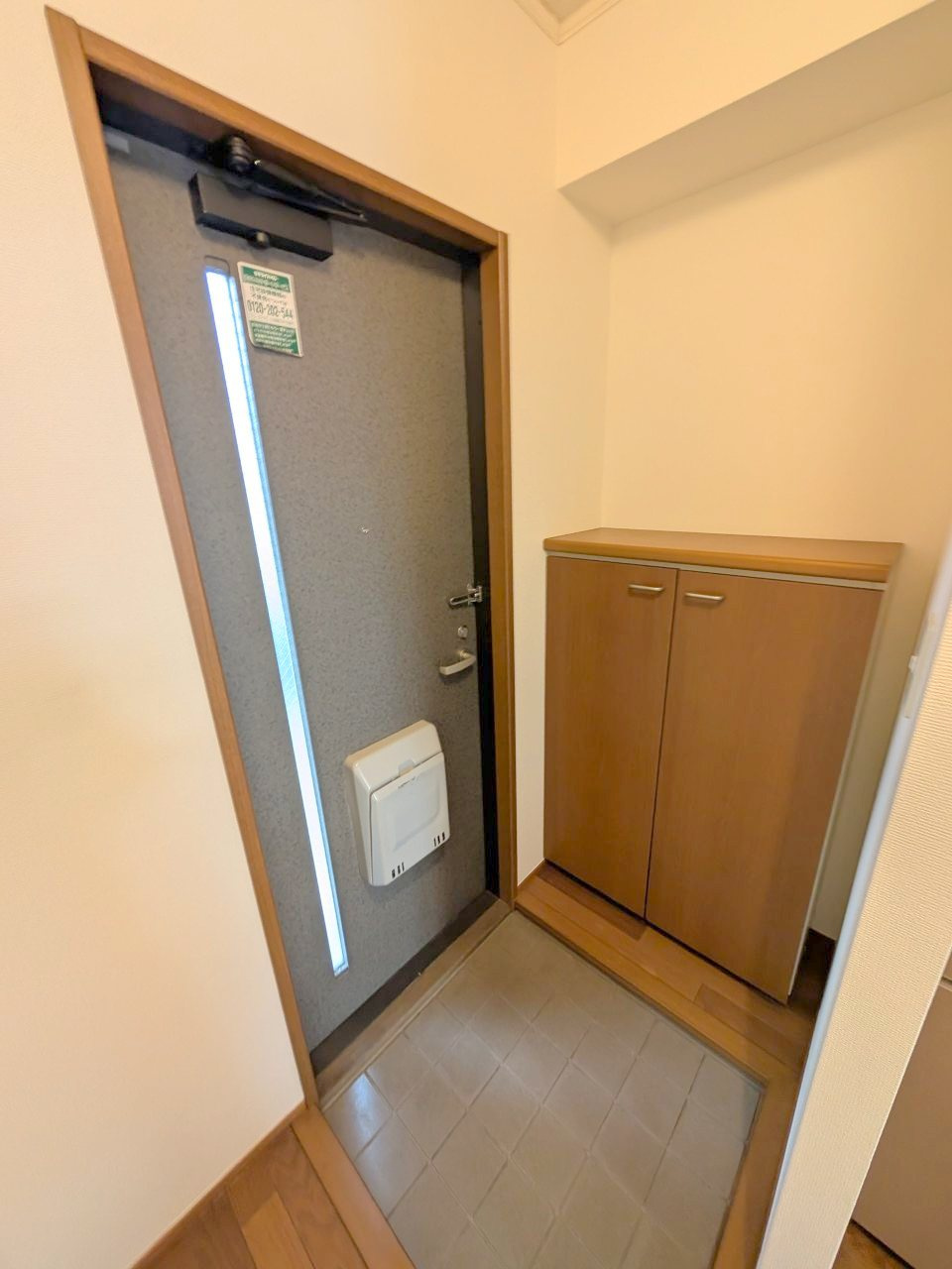 リヴィエール久米川の玄関