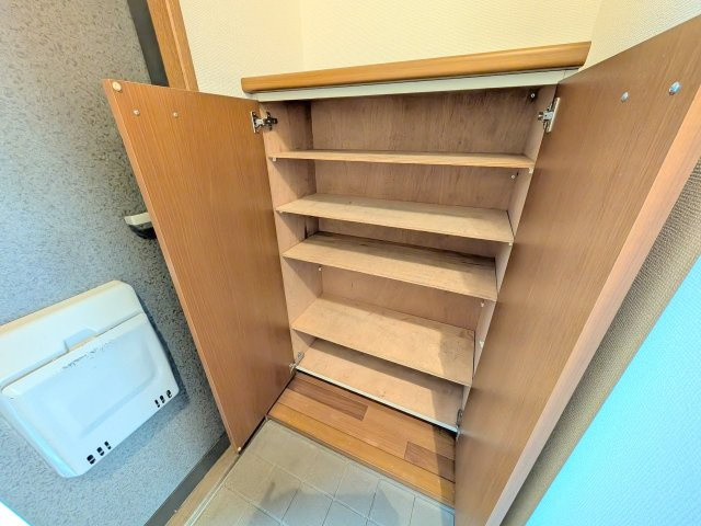 リヴィエール久米川の玄関