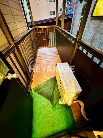 八幡山崎ビルのバルコニー