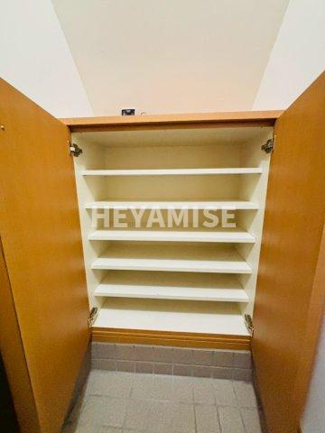 八幡山崎ビルの玄関