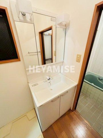 八幡山崎ビルの洗面所