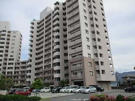 ナタリーマリナタウンウエストデッキA棟の外観