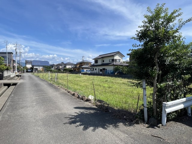 築添町売り土地の前面道路含む現地写真