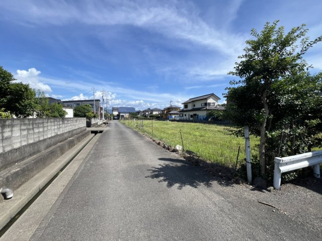 築添町売り土地の前面道路含む現地写真