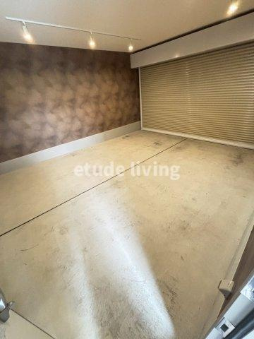 BACSPOT朝霞（ガレージハウス）の駐車場