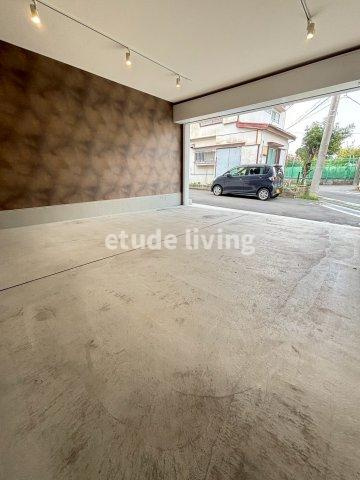 BACSPOT朝霞（ガレージハウス）の駐車場