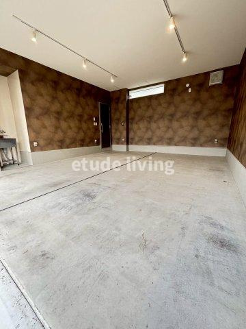 BACSPOT朝霞（ガレージハウス）の駐車場