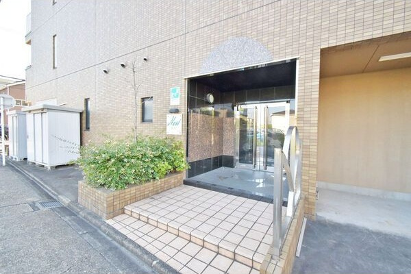 ネスト三吉のエントランス