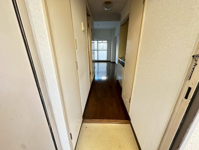 小松屋ビルの玄関