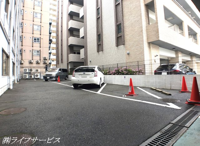 【駐車場】 | 新大阪ビジネス第２ニッケンマンション | 敷地内駐車場