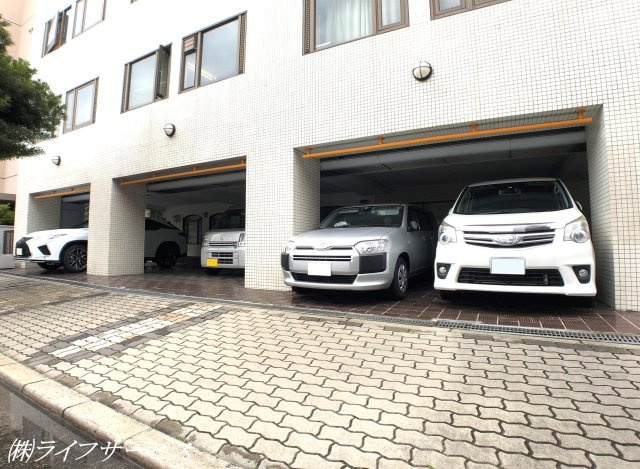 【駐車場】 | 新大阪ビジネス第２ニッケンマンション | 敷地内駐車場