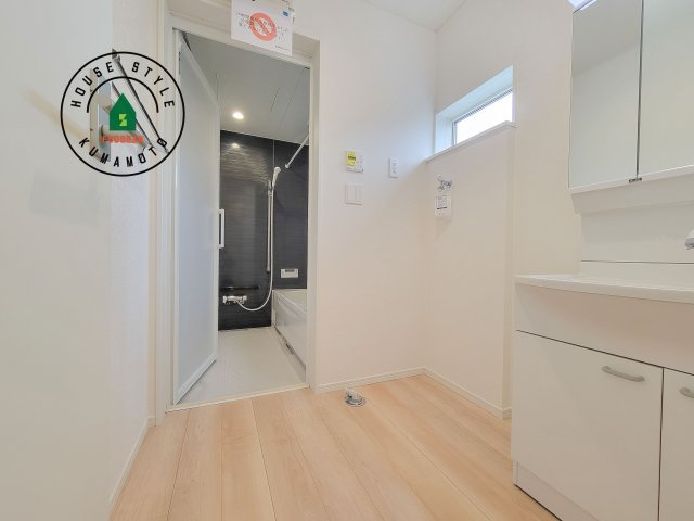 熊本市北区清水東町第2-2棟（1号棟）の内観：施工例|脱衣所、洗面所は小さなプライベートスペース。歯磨き、洗顔と毎日施す個人空間。