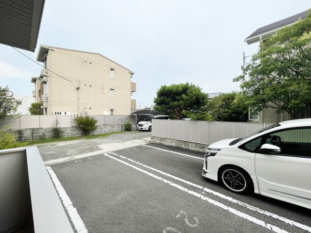 浜の前ガーデンの駐車場